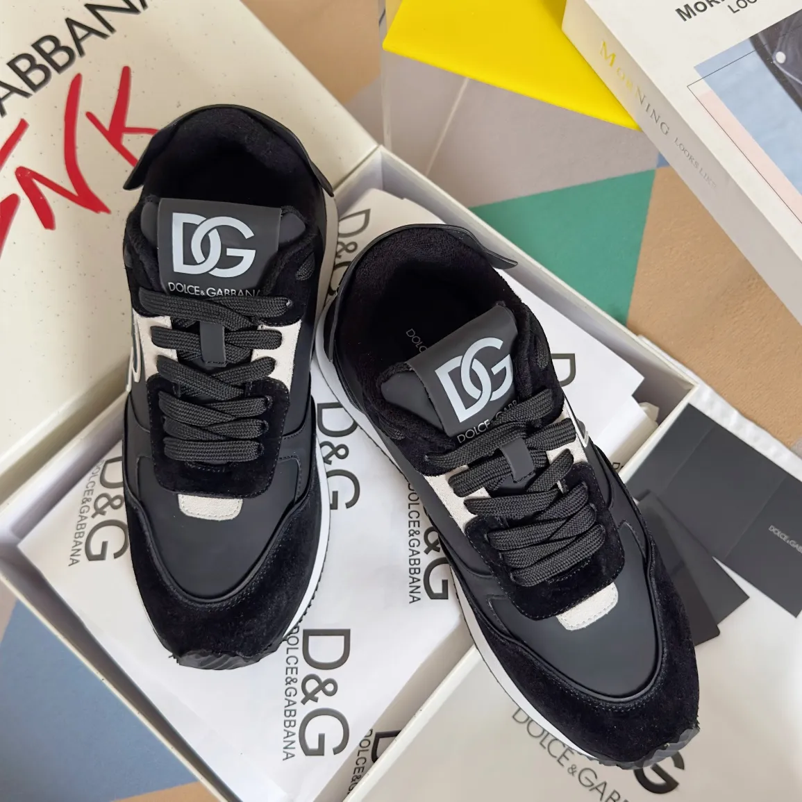 Factory price: 458💰D&G's latest Cushion series casual sports shoes, dad shoes, running shoes, original purchase and development, production, handmade, but always looking to the future. The new Cushion sneakers feature a two-tone suede upper accented by a mesh contrasting printed DG cross logo on the side. The lightweight, grippy rubber outsole adopts an innovative design to provide excellent performance, and the jacquard label adds timeless style. Exquisite packaging at the delivery counter🛍📦 ▪️ Fabric: Original custom-made first-layer cowhide ▪️ Lining: Original custom-made breathable towel lining ▪️ Sole: Original open-molded rubber material ▪️ Bottom thickness: 3.5CM ▪️ Size: Men's 38-45